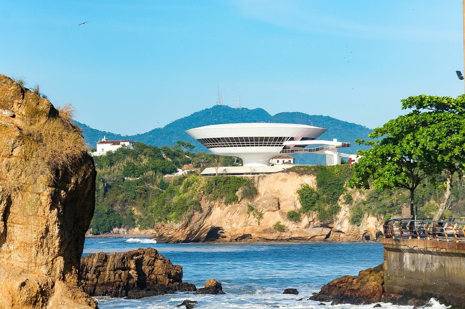 Read more about the article Conheça as trilhas do Costão de Itacoatiara em Niterói!