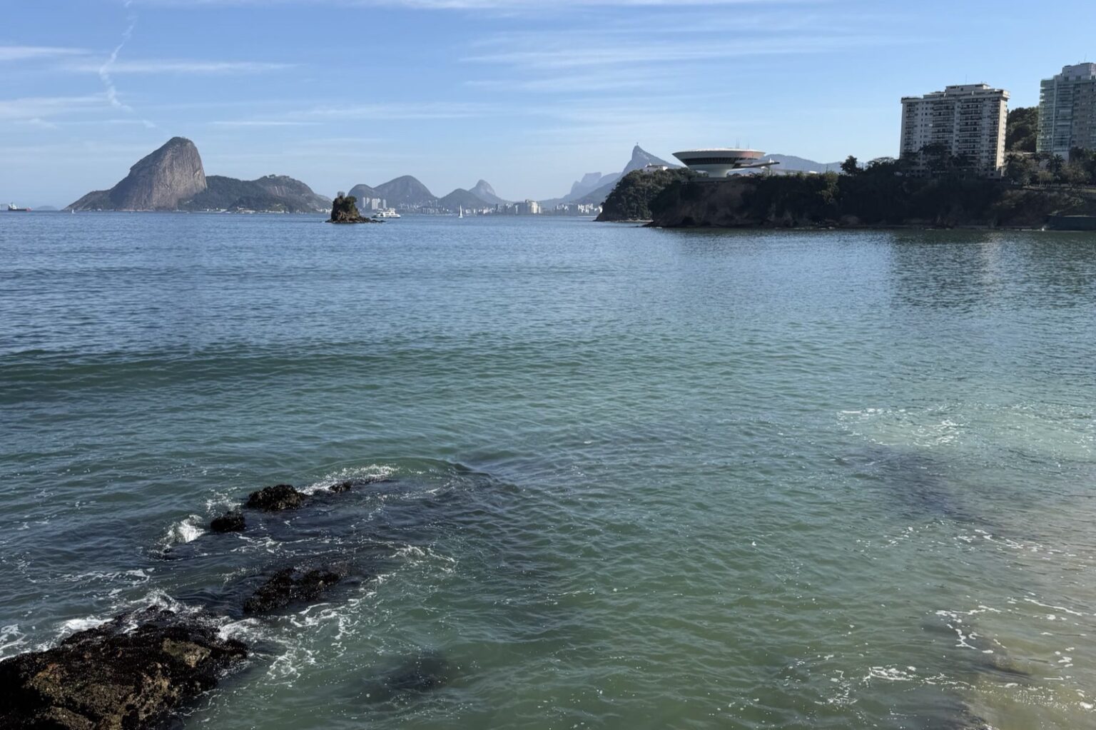 Pão de Açúcar visto da orla de Niterói
